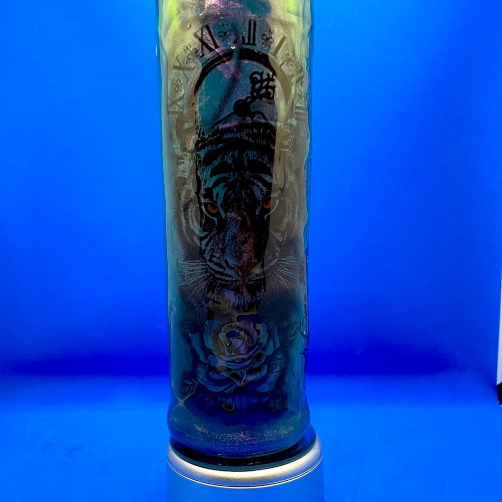 30 ounce tumbler. Double walled, insulated.